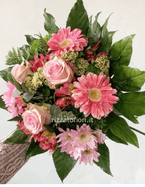 Bouquet di fiori misti, rosa.