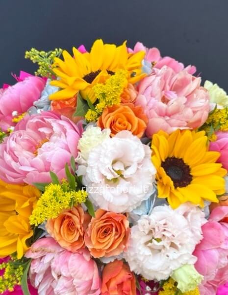 Bouquet gigante con fiori assortiti